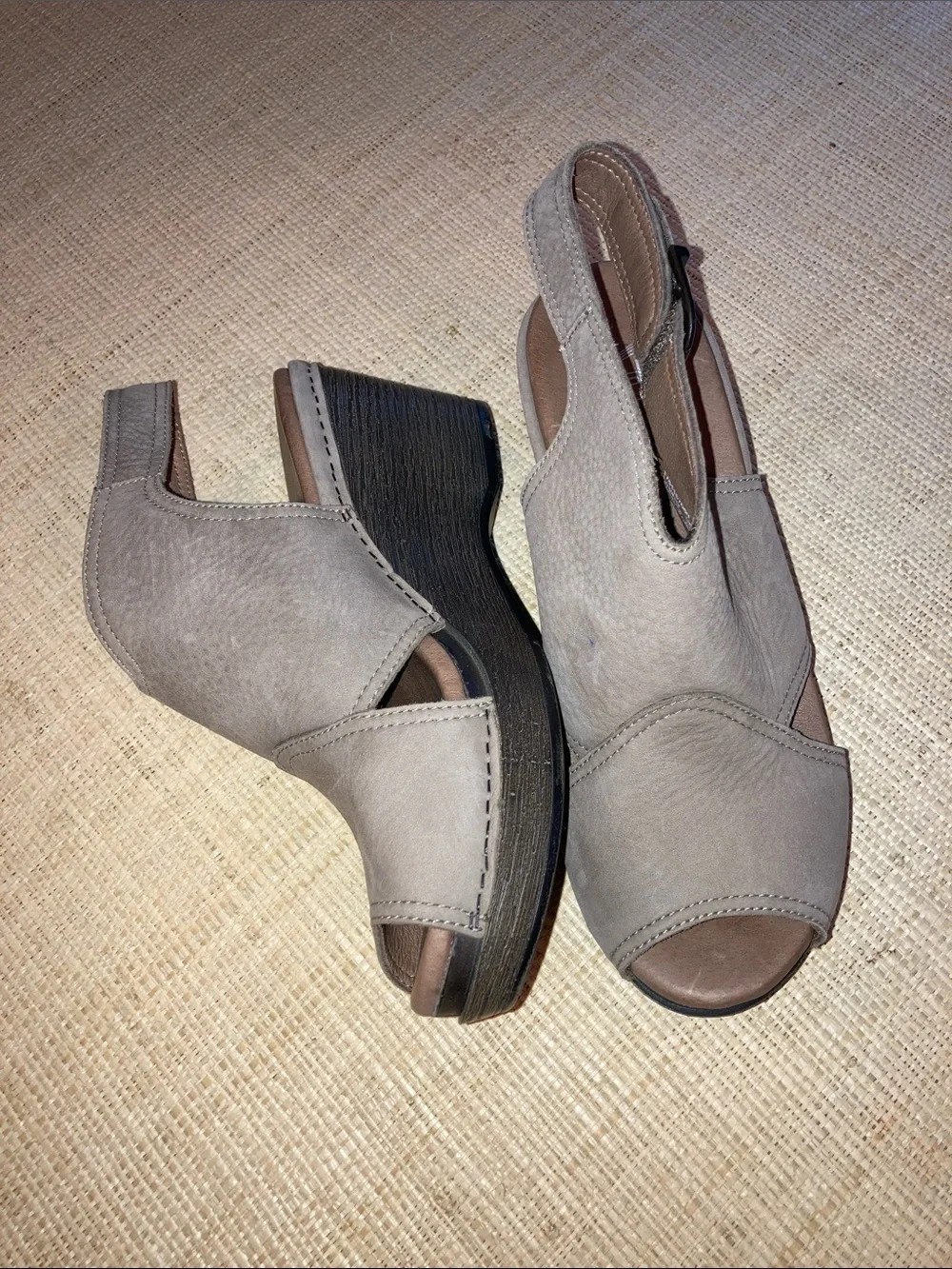 Dansko Vanda Taupe Suede Open-Toe Slingback Wedge Sandals sz38